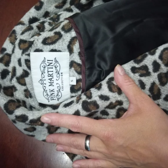 Pink Martini Black and White Leopard Print Robe - Picture 2 of 2
